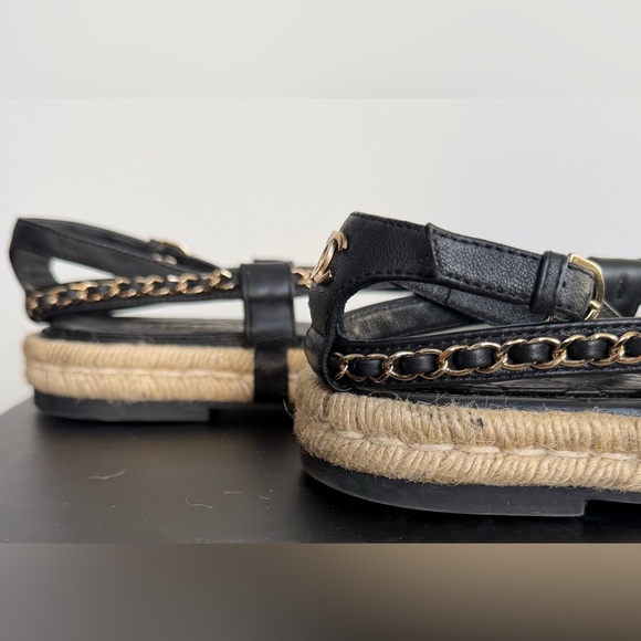 Chanel Black Leather CC Thong Espadrille Sandals with Gold Chain Detail - Picture 5 of 12
